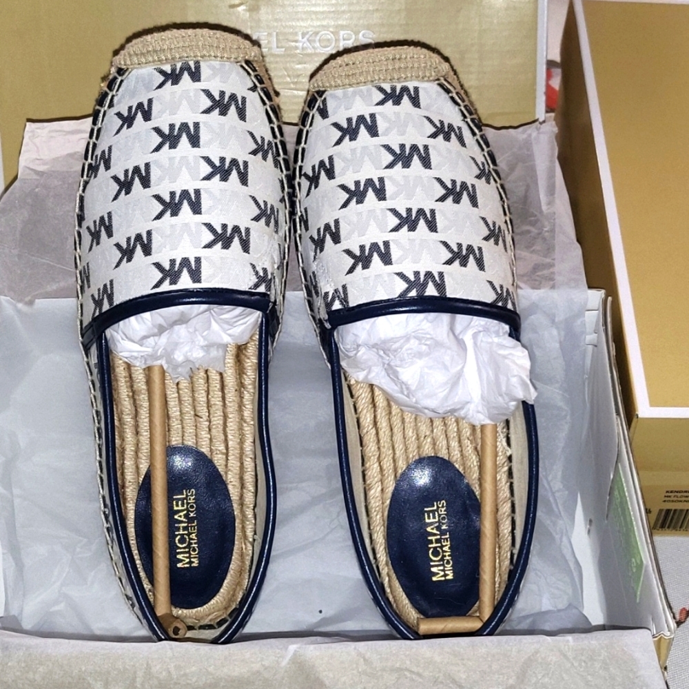 NWOT MK Lenny Espadrille, size 7.5, Navy/Vanilla
